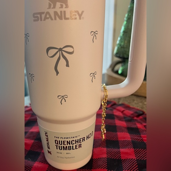 NWT Stanley Rose Quartz 30 oz Tumbler with Bow Design & Charm - Picture 3 of 9